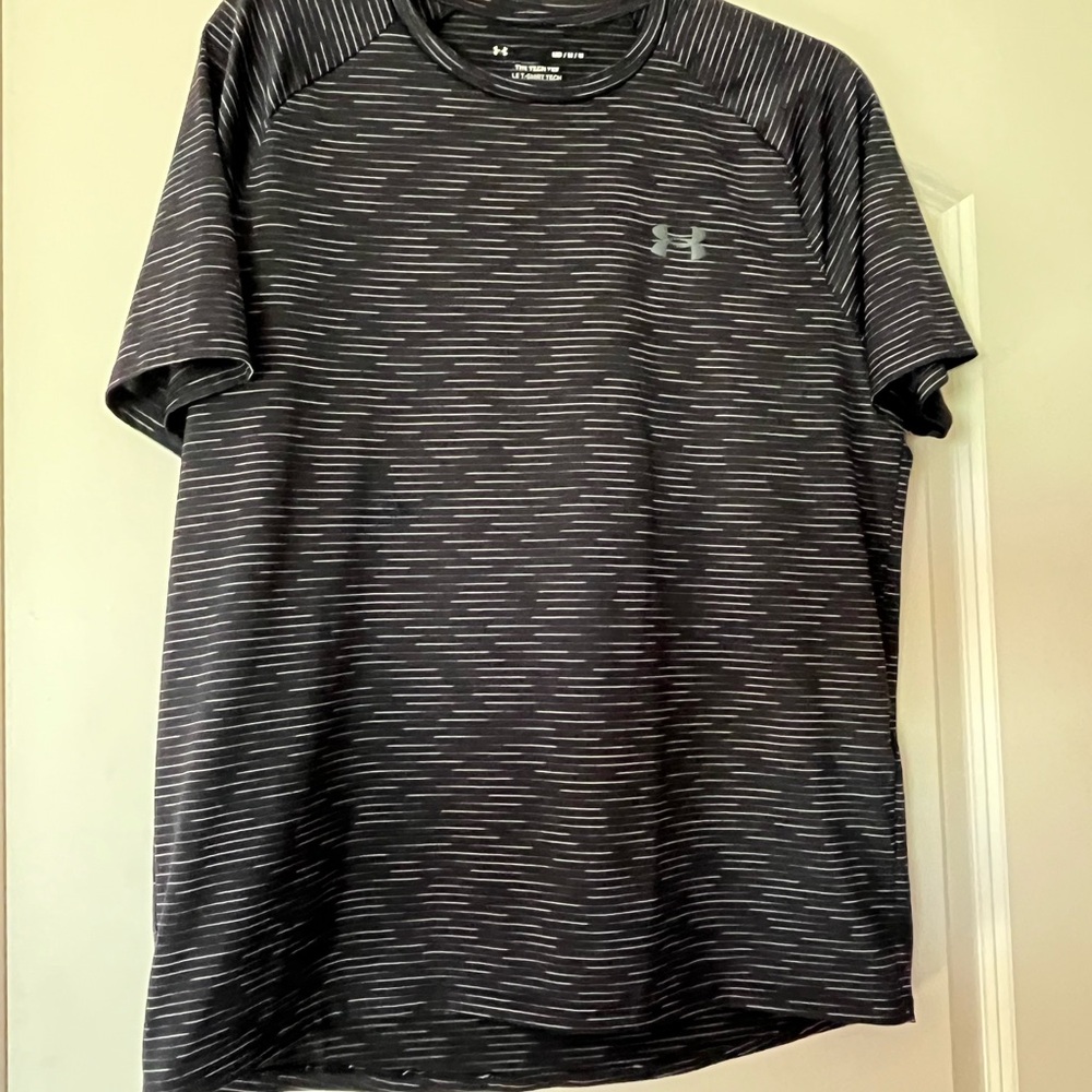 Under Armour Woman’s Gray Striped Tee